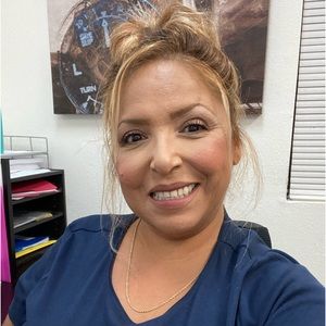 Meet your Posher, Mona